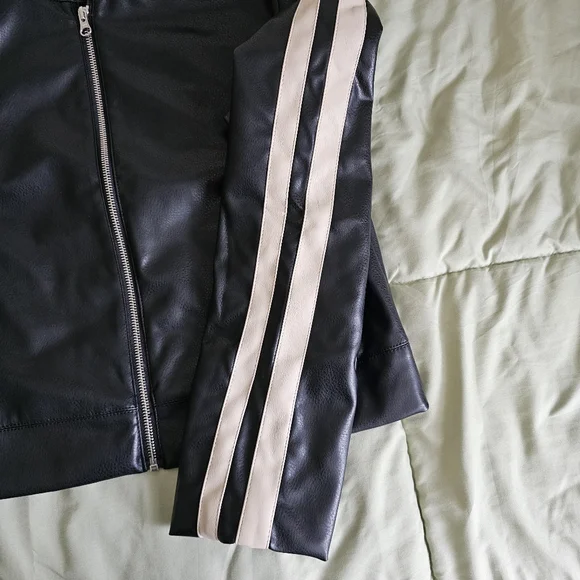 New Democracy Biker Jacket Size M Faux Leather Black Beige Zip Front Moto NWT - Picture 7 of 16